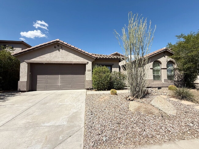 Building Photo - "Spacious 3-Bedroom/2 Full Bath Home with ...