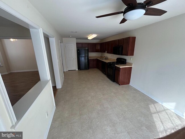 Building Photo - 133 Sugarbush Dr