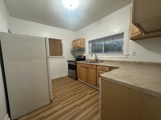 Building Photo - 7951 Maple Ave SE