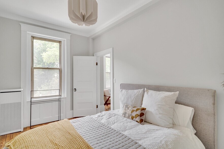 Building Photo - 1485 Beacon St