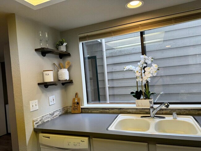 Building Photo - 8407 18th Ave W