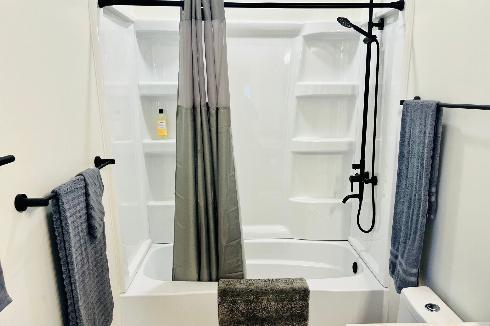 Main level bath - 1540 N 10th St