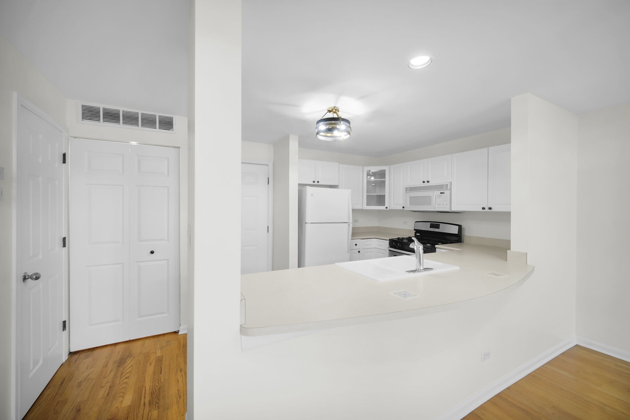 Building Photo - 4934 S Cornell Ave