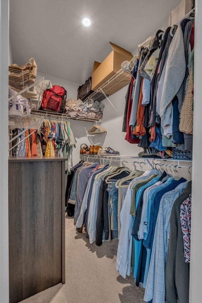 Building Photo - 3 BED 2.5 BATH TOWNHOME WALKING DISTANCE TO LEBANON SQUARE!