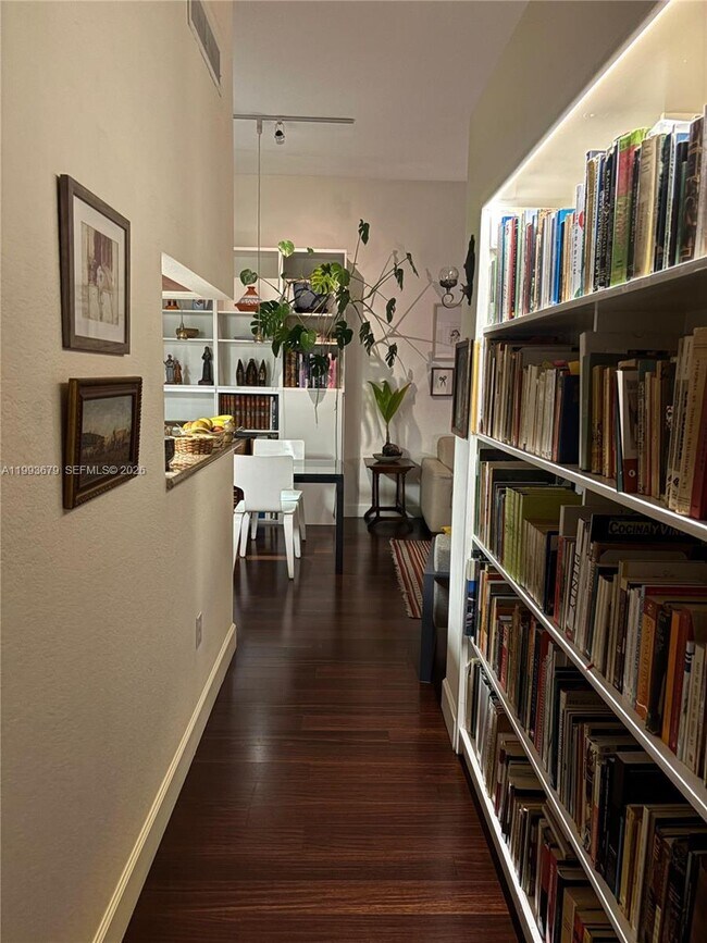 Building Photo - 36 NW 6th Ave