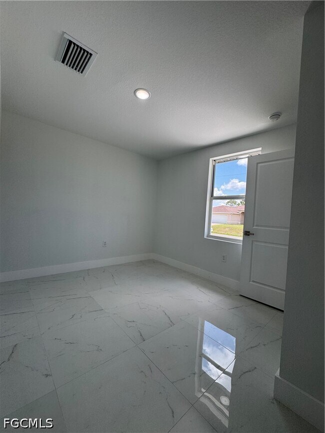 Building Photo - 3015 4th St SW