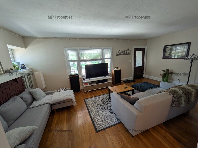 Primary Photo - 1302 Hathaway Ave