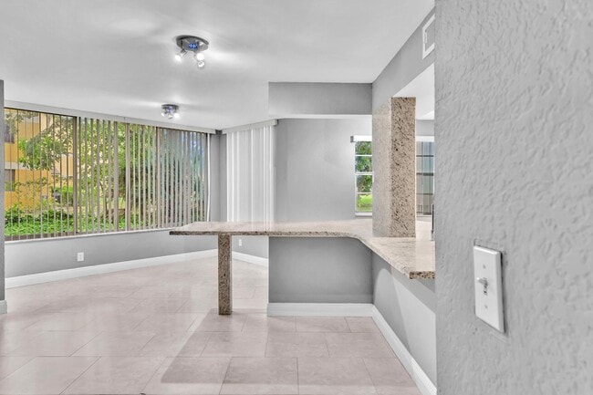 Building Photo - 2881 N Oakland Forest Dr