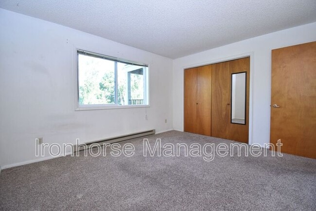 Building Photo - 809 W Villard St