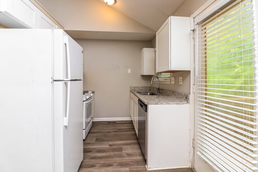 Building Photo - 5328 Brickleberry Way