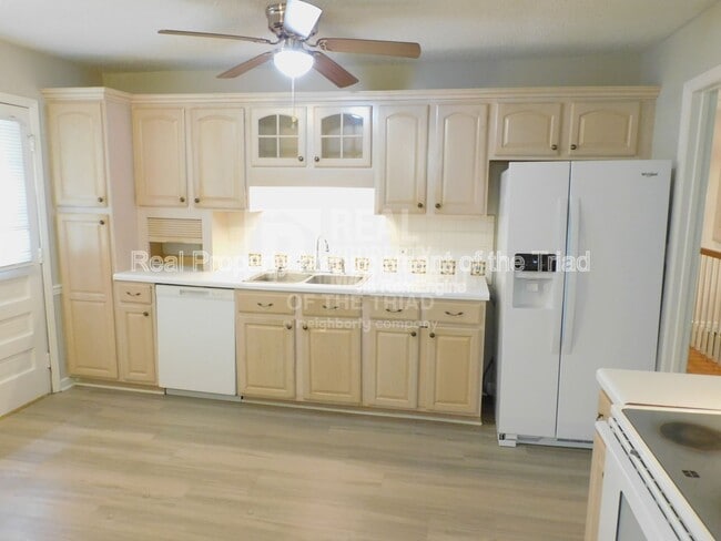 Building Photo - 284 Longmeadow Dr