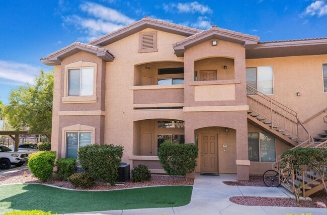 Building Photo - Upgraded condo in gated community