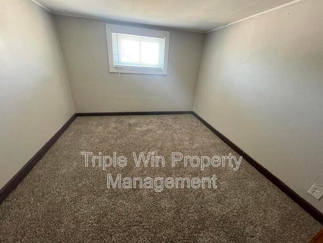 Building Photo - 132 Cunningham Ave