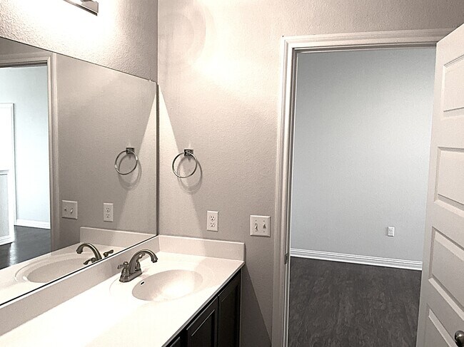 Building Photo - 5801 Kara Dr