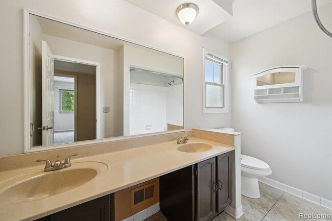 Building Photo - 7302 Parkway Ct
