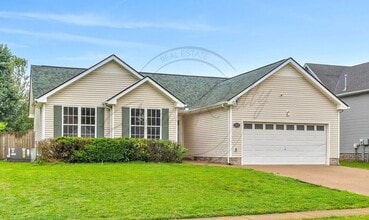 Building Photo - Charming 3 Bedroom Ranch in Clarksville!