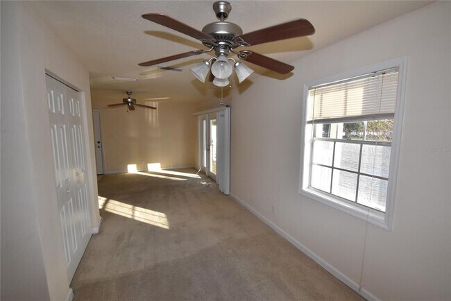 Building Photo - 220 Pompano Dr SE