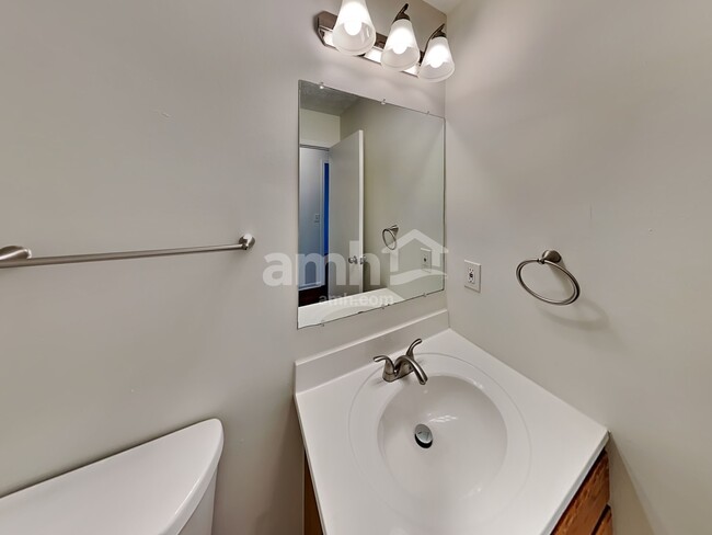 Building Photo - 1264 Village Dr