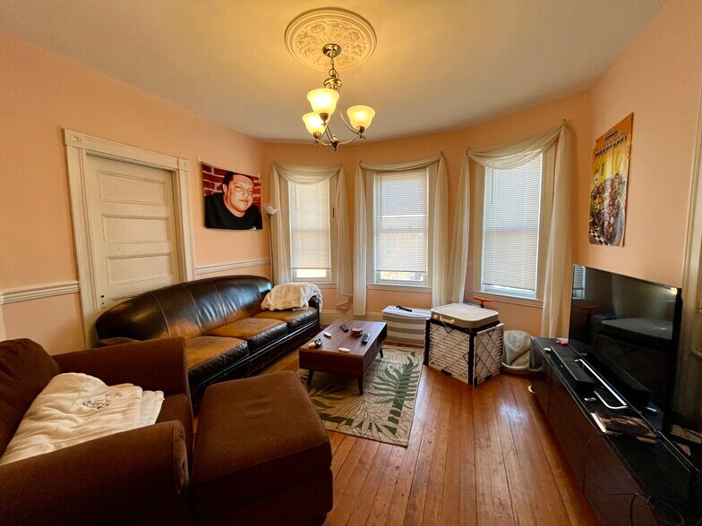 Building Photo - 83 Wensley St