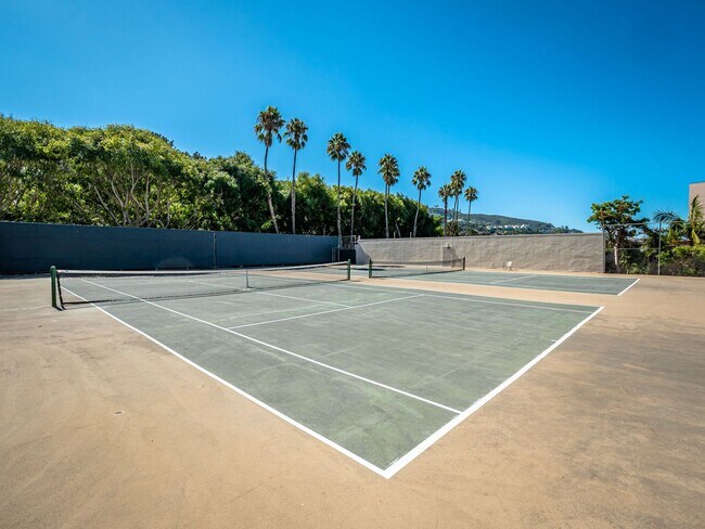 Building Photo - Fully Furnished Minutes from the Beach Newly Remodeled 2 Bedroom Move in Ready!