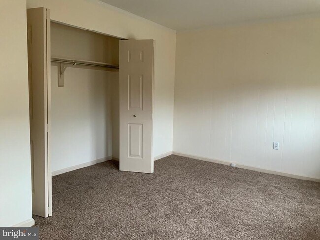 Building Photo - 1026 Brinker Dr