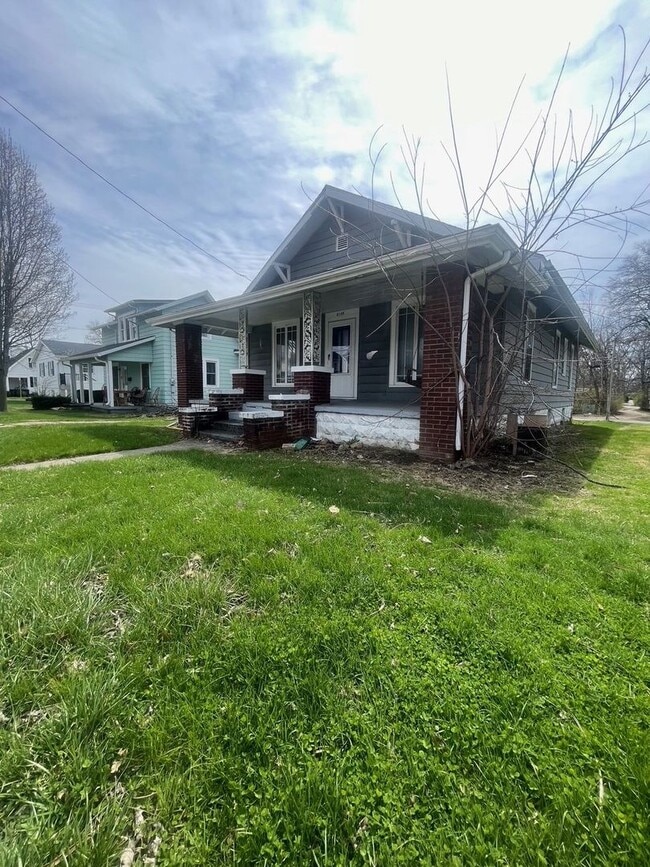Building Photo - **New Flooring!** Jackson Street House for Rent!