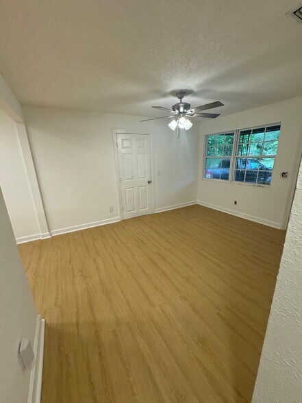 Building Photo - 2611 Sunny Acres Dr N