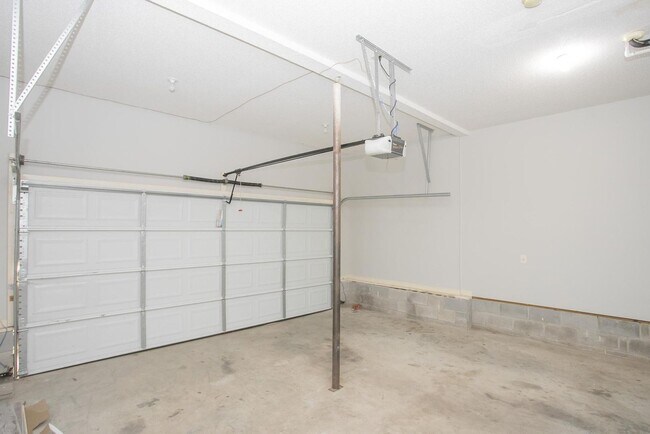 Building Photo - 822 Sugarcane Way