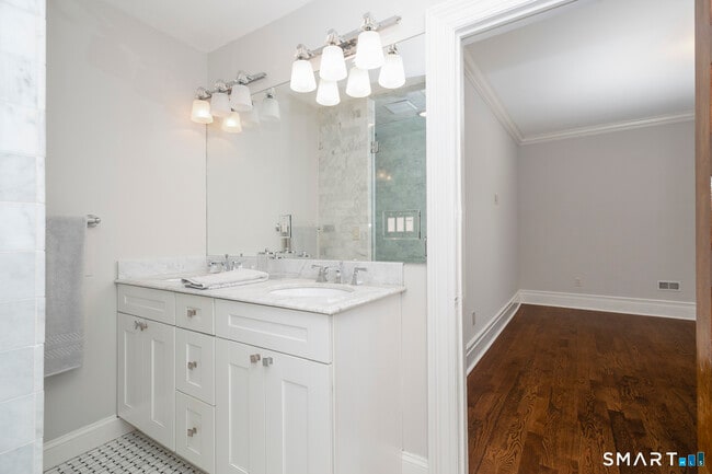 Building Photo - 309 Milbank Ave