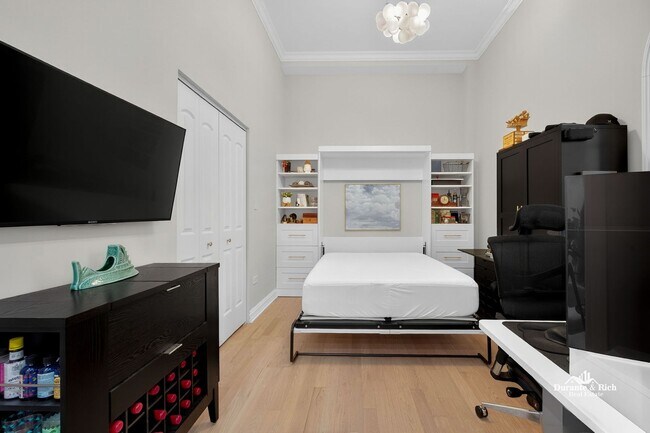 Building Photo - Luxurious Penthouse Retreat in the Heart of Chicago's Desirable Near West Side