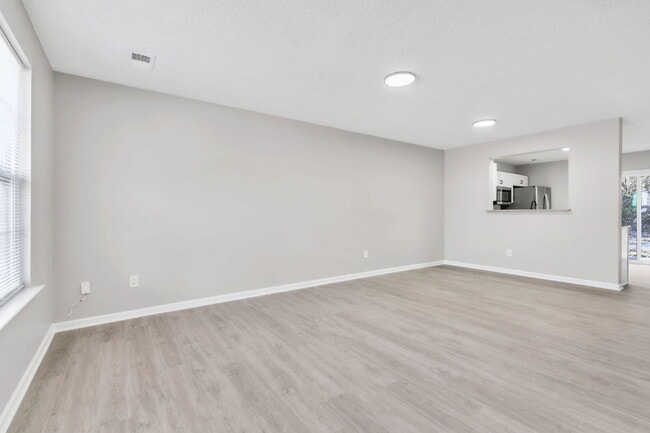 Building Photo - 2 Bedroom, 1.5 Bathroom Townhome – Granite Counters & Open Floor Plan $1400/mo rent