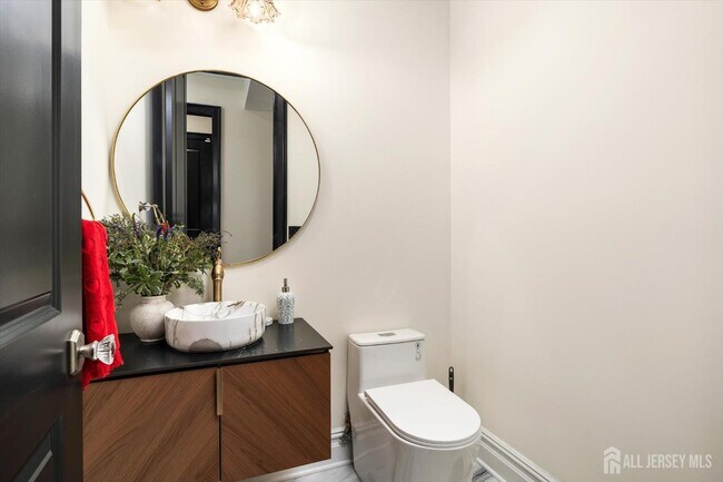 Building Photo - 11 Hamilton Dr