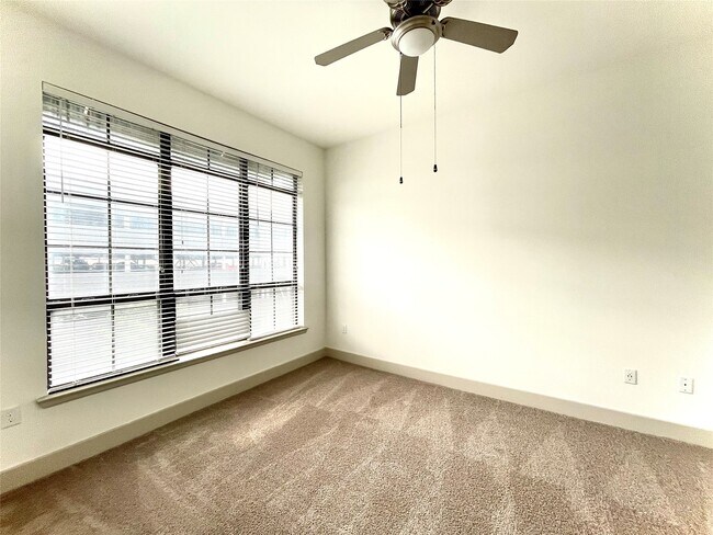 Building Photo - 2222 Smith St