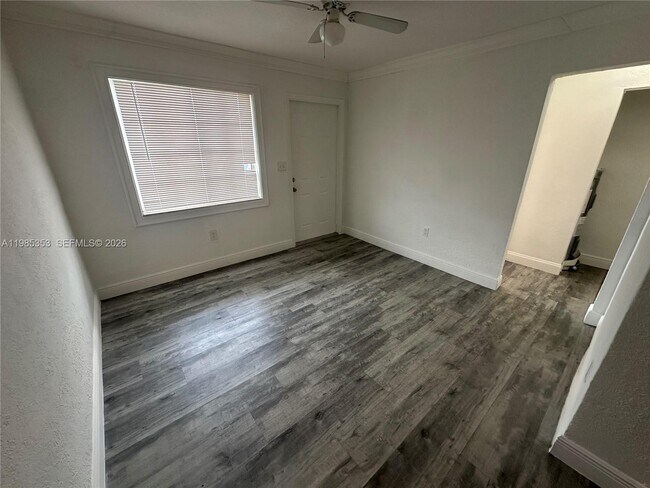 Building Photo - 5511 SW 20th St