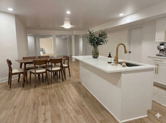 Building Photo - 10402 Laurel Ridge Way