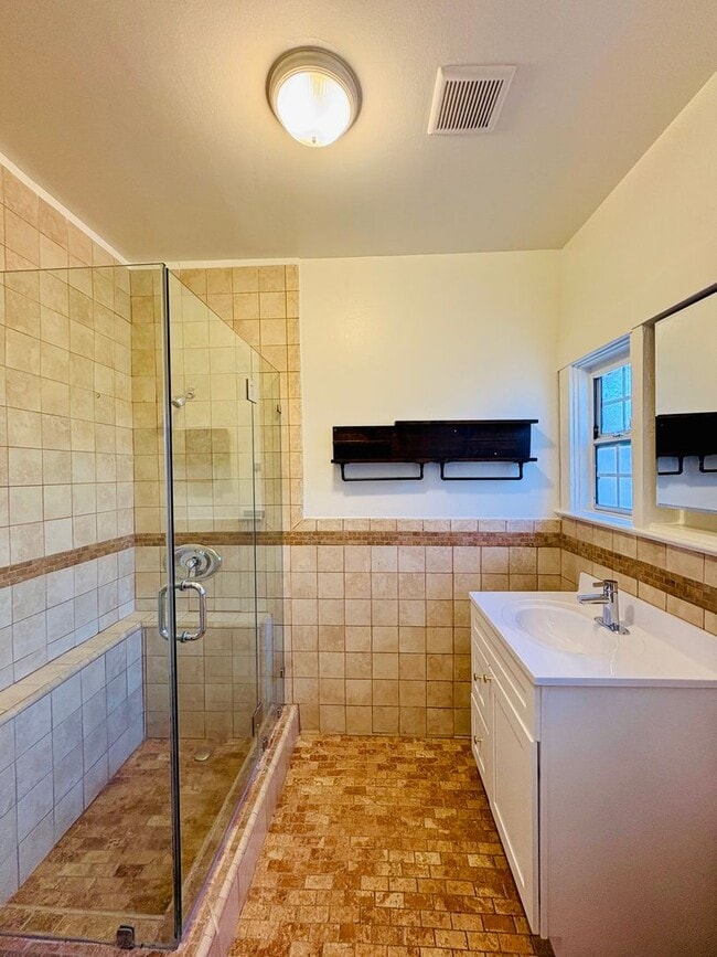 Building Photo - 2130 W 29th Pl