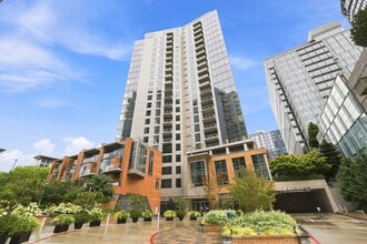 Building Photo - 10650 NE 9th Pl