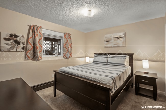 Building Photo - 12739-12739 Tanada Loop