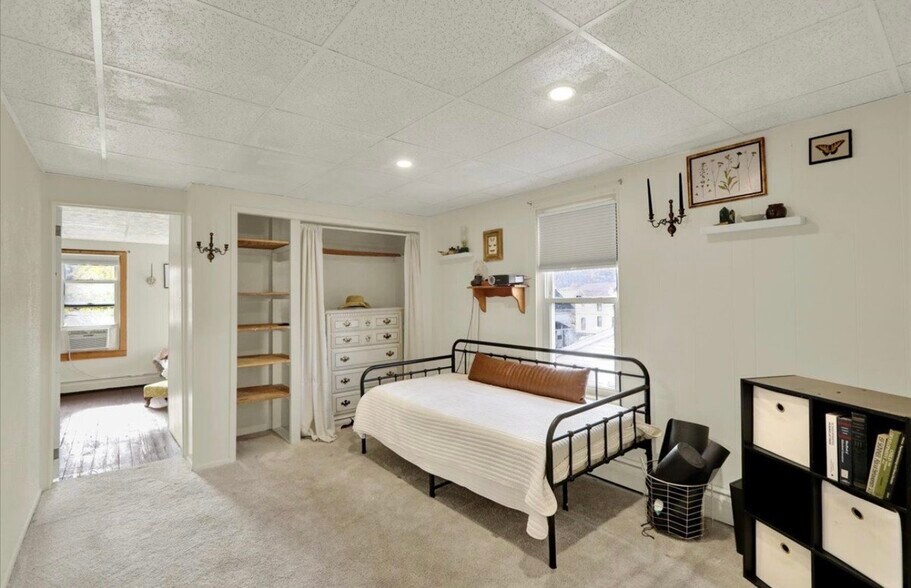 Building Photo - 40 W Adamsdale Rd