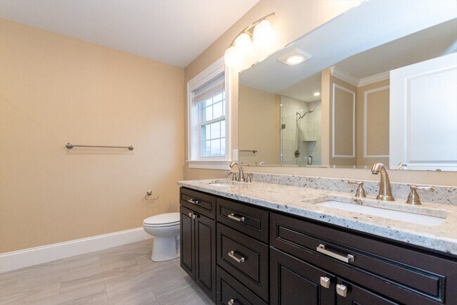 Building Photo - 15 Hialeah Ln