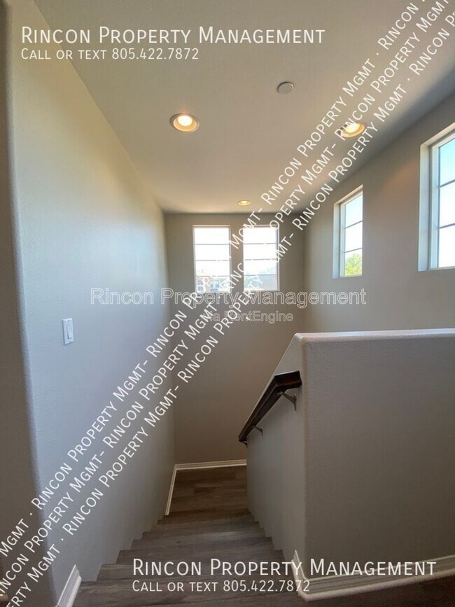 Building Photo - 3142 N Ventura Rd