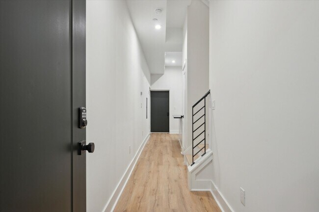 Building Photo - 4025 Lancaster Ave