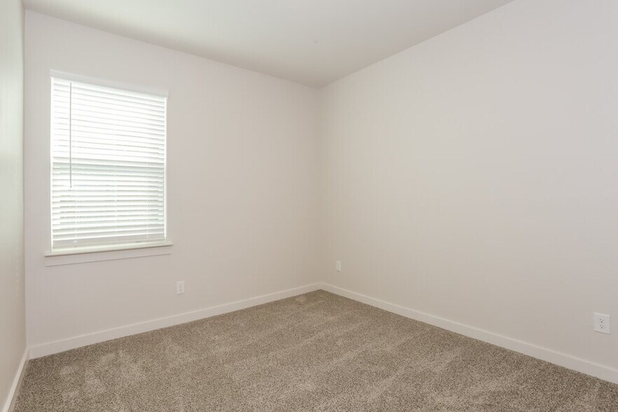 Building Photo - 214 Julian Davis Dr
