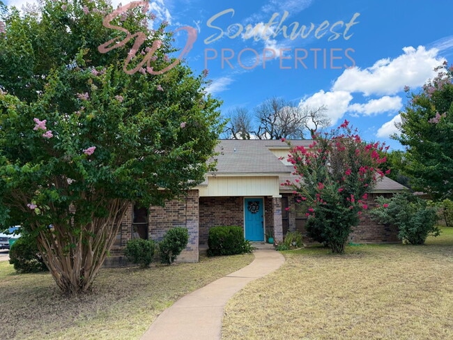 Building Photo - Spacious 3-Bedroom Home in an Established Neighborhood