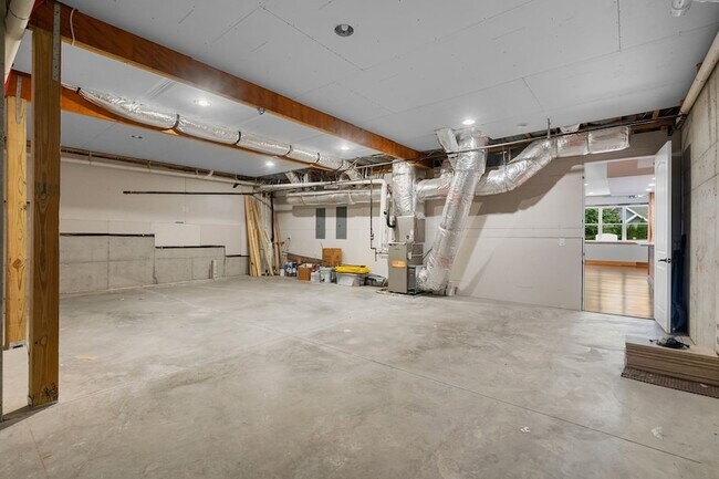 Building Photo - 444 Wild Elm St