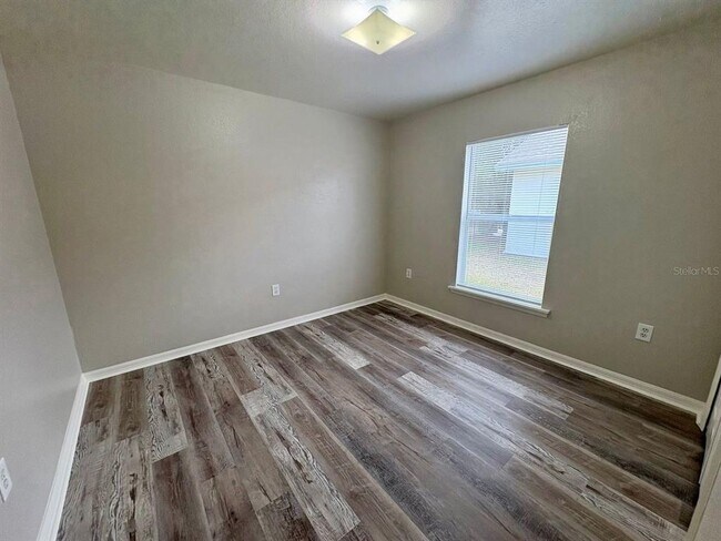 Building Photo - 609 Tamarin Ln