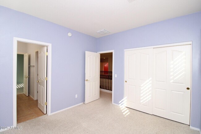 Building Photo - 3316 E Kingbird Pl