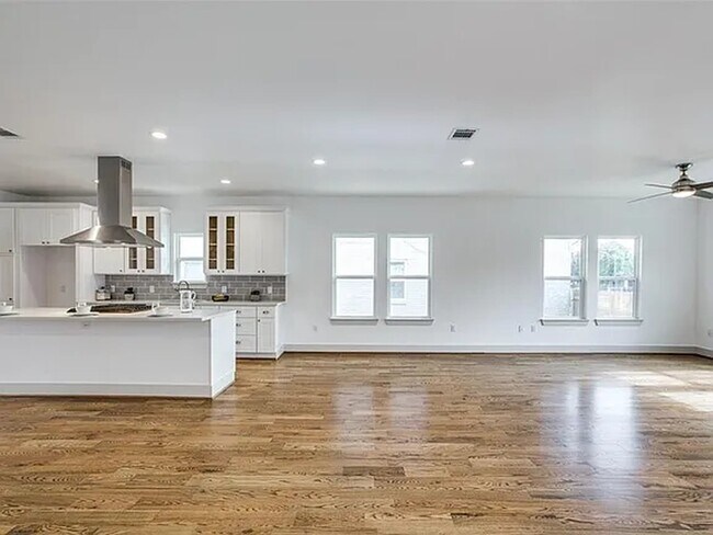 Building Photo - 6619 Sherman St