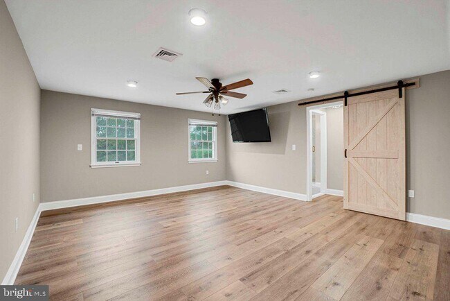 Building Photo - 3839 Blenheim Rd