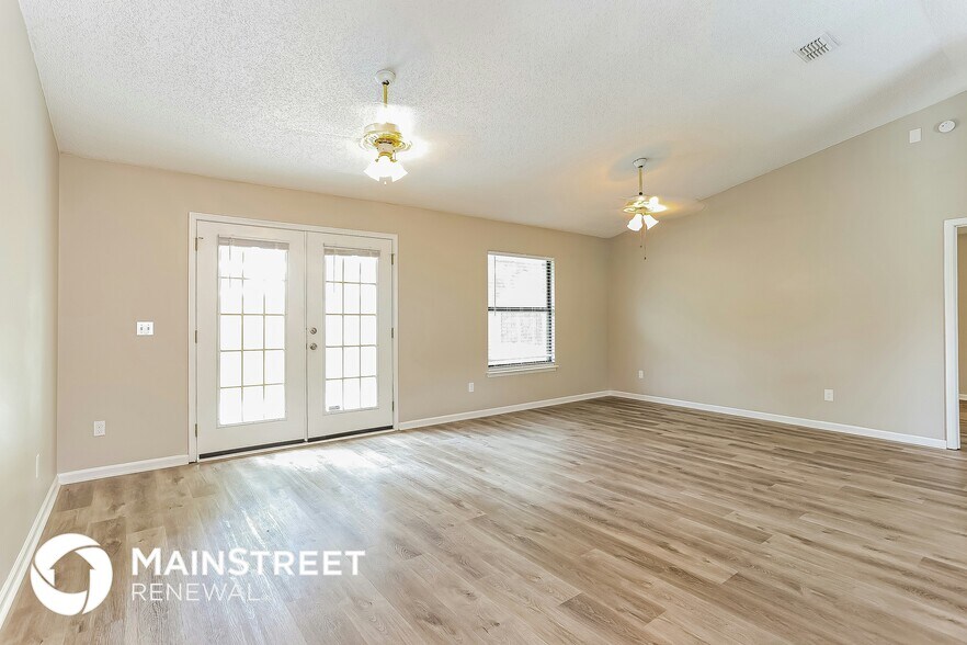 Building Photo - 140 Devoe St